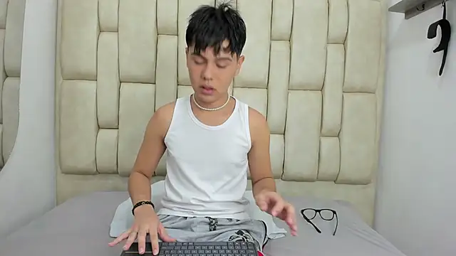 Snapshot of Felipe_Cold chatting on September 11, 2025, 2:11 am Felipe Cold online show from September 11, 2025, 2:11 am