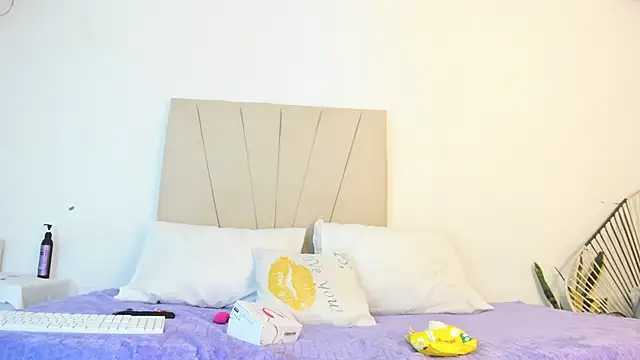  Miaa khalifa  online show from October 3, 2025, 2:14 pm