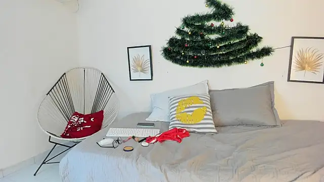  Miaa khalifa  online show from December 14, 2025, 1:16 pm