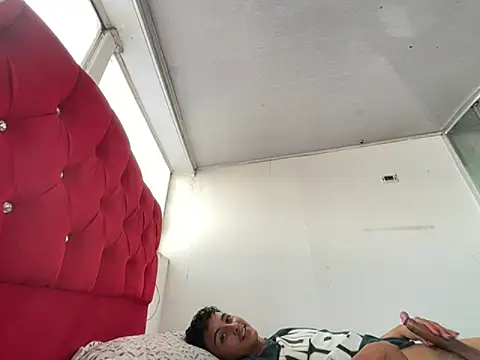 Snapshot of keith_russo chatting on November 17, 2025, 10:15 pm keith russo online show from November 17, 2025, 10:15 pm