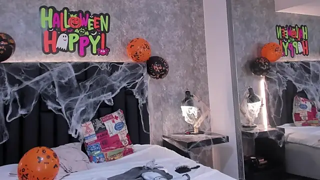 crystaldarliing online show from October 14, 2025, 3:35 pm