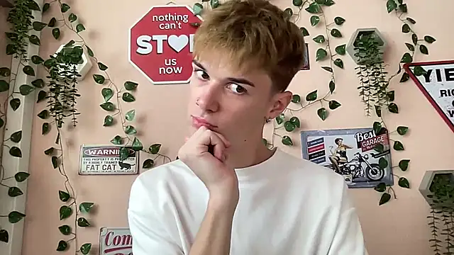 Snapshot of Milk_Guy chatting on September 18, 2025, 11:12 am Milk Guy online show from September 18, 2025, 11:12 am