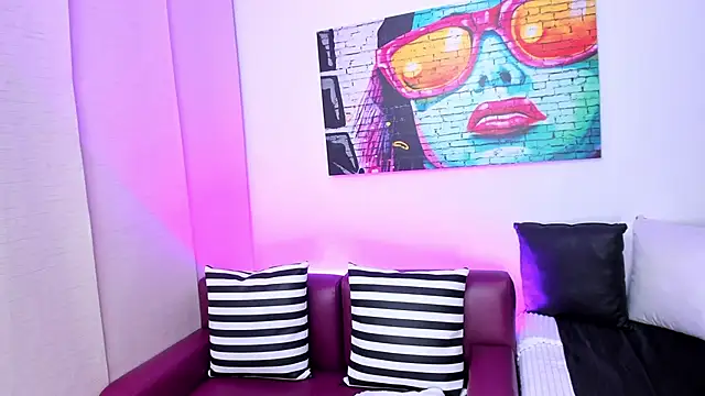 Snapshot of leyah_ chatting on November 23, 2025, 12:49 pm leyah online show from November 23, 2025, 12:49 pm