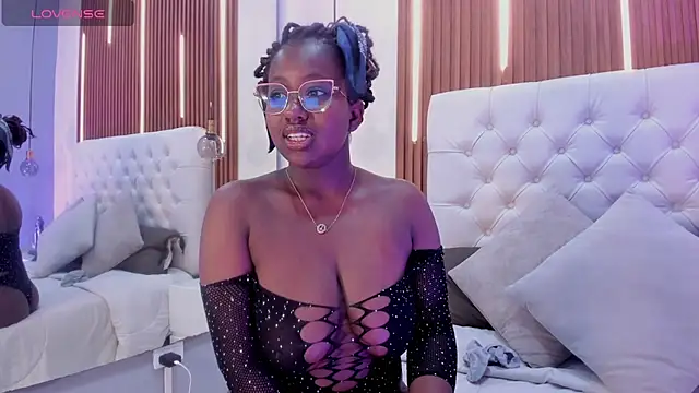 Snapshot of Oshun_Evans chatting on September 30, 2025, 3:44 am Oshun Evans online show from September 30, 2025, 3:44 am