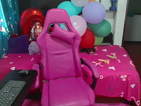 rous-kinky online show from September 24, 2025, 1:14 pm