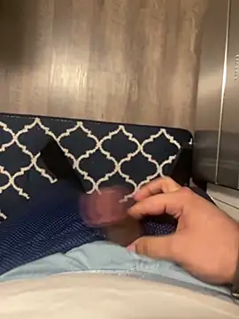 Snapshot of YoungBBCMilker chatting on March 21, 2026, 1:21 am YoungBBCMilker online show from March 21, 2026, 1:21 am