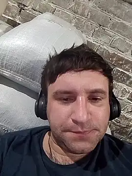 Snapshot of Ivandovxxxl_1010 chatting on February 28, 2026, 2:45 am Ivandovxxxl 1010 online show from February 28, 2026, 2:45 am