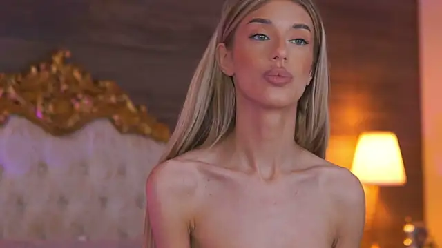 Snapshot of EllieRedd chatting on October 15, 2025, 8:58 am EllieRedd online show from October 15, 2025, 8:58 am