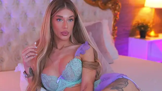 Snapshot of EllieRedd chatting on October 27, 2025, 9:57 am EllieRedd online show from October 27, 2025, 9:57 am