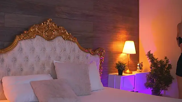 Snapshot of EllieRedd chatting on November 18, 2025, 5:45 am EllieRedd online show from November 18, 2025, 5:45 am