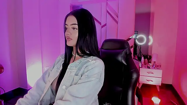 EmmaStonns online show from October 21, 2025, 1:45 pm