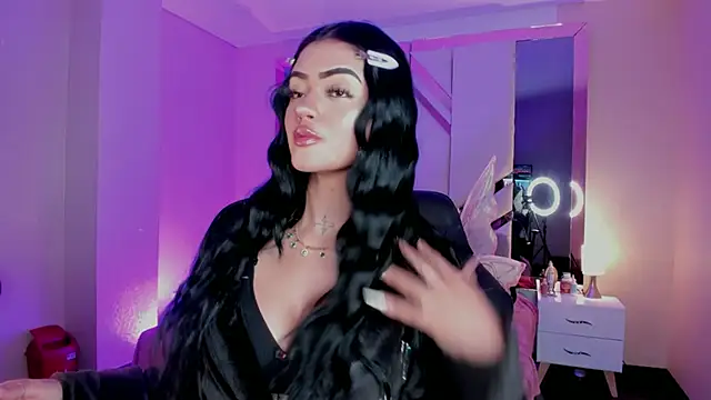 EmmaStonns online show from November 12, 2025, 1:44 pm