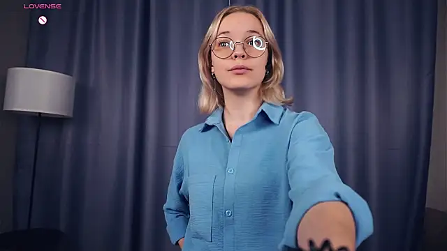 Snapshot of EdaKirkIin chatting on October 8, 2025, 6:11 am EdaKirkIin online show from October 8, 2025, 6:11 am