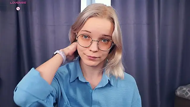 Snapshot of EdaKirkIin chatting on October 13, 2025, 5:29 am EdaKirkIin online show from October 13, 2025, 5:29 am