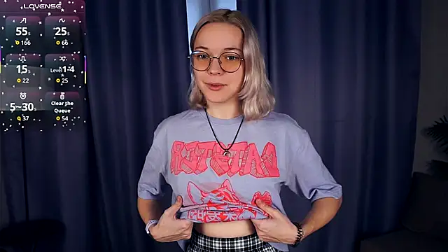 Snapshot of EdaKirkIin chatting on October 28, 2025, 5:33 am EdaKirkIin online show from October 28, 2025, 5:33 am