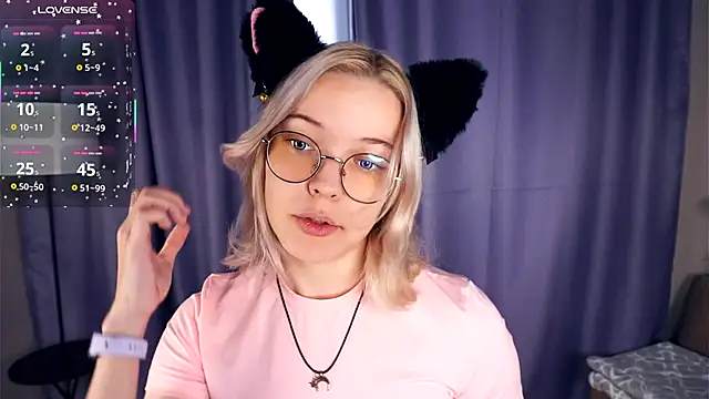 Snapshot of EdaKirkIin chatting on October 31, 2025, 5:19 am EdaKirkIin online show from October 31, 2025, 5:19 am