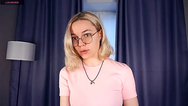 Snapshot of EdaKirkIin chatting on November 6, 2025, 5:30 am EdaKirkIin online show from November 6, 2025, 5:30 am