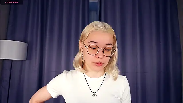 Snapshot of EdaKirkIin chatting on November 13, 2025, 5:06 am EdaKirkIin online show from November 13, 2025, 5:06 am