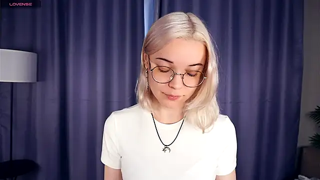 Snapshot of EdaKirkIin chatting on November 14, 2025, 5:28 am EdaKirkIin online show from November 14, 2025, 5:28 am