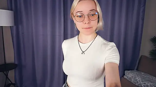 Snapshot of EdaKirkIin chatting on November 28, 2025, 5:21 am EdaKirkIin online show from November 28, 2025, 5:21 am