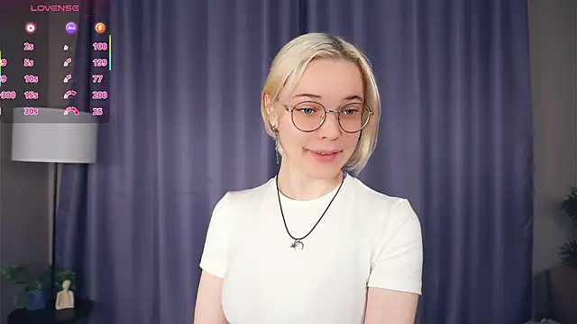 Snapshot of EdaKirkIin chatting on December 4, 2025, 5:39 am EdaKirkIin online show from December 4, 2025, 5:39 am