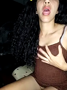 lucerocutte online show from November 15, 2025, 3:04 am