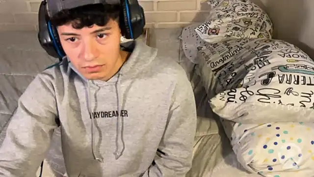 feeelipe2007 online show from February 15, 2026, 7:21 pm