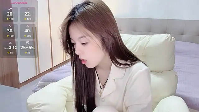 Snapshot of T-LL77- chatting on October 8, 2025, 6:16 pm T-LL77- online show from October 8, 2025, 6:16 pm