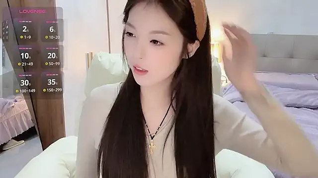 Snapshot of T-LL77- chatting on November 12, 2025, 4:07 pm T-LL77- online show from November 12, 2025, 4:07 pm