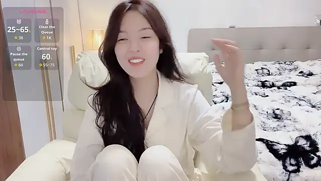 Snapshot of T-LL77- chatting on February 10, 2026, 6:23 pm T-LL77- online show from February 10, 2026, 6:23 pm