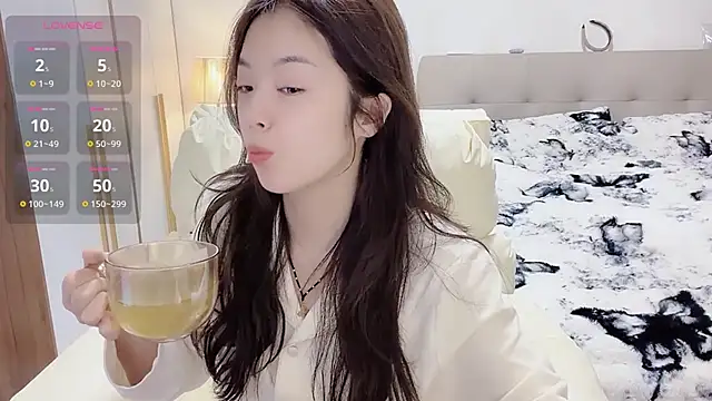 Snapshot of T-LL77- chatting on February 11, 2026, 3:17 pm T-LL77- online show from February 11, 2026, 3:17 pm