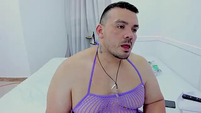 Snapshot of denny_scobar chatting on February 17, 2026, 9:21 pm denny scobar online show from February 17, 2026, 9:21 pm