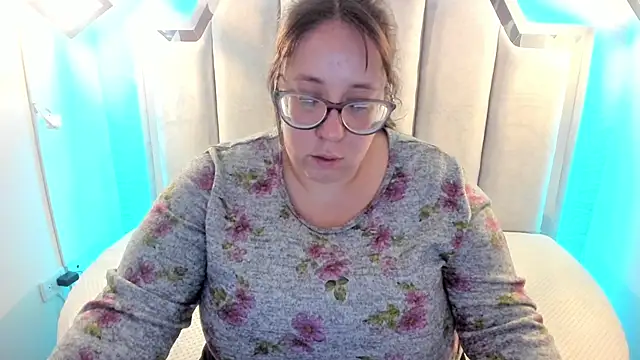  Emily rosee  online show from September 17, 2025, 11:23 am