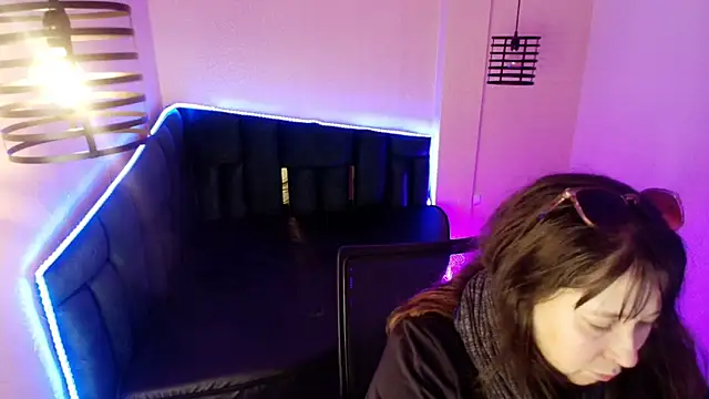  Emily rosee  online show from December 2, 2025, 11:26 am