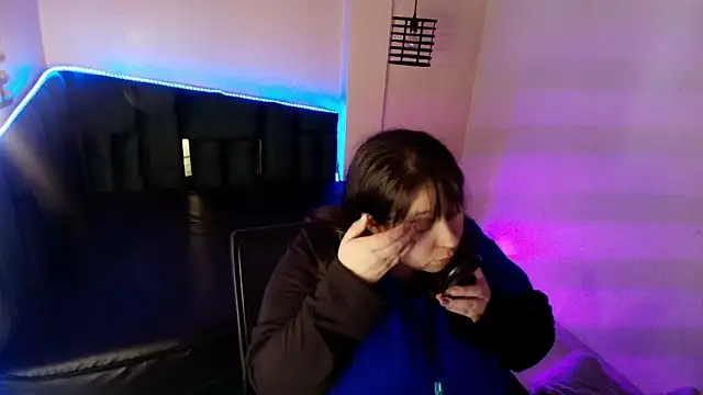  Emily rosee  online show from December 5, 2025, 11:30 am