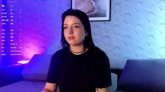 CrimsonBella online show from November 10, 2025, 7:02 pm