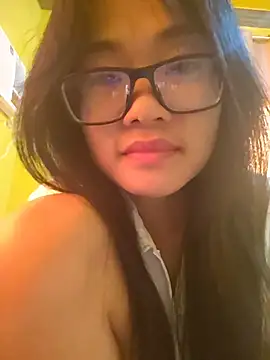 YayeeShow online show from November 5, 2025, 9:31 am