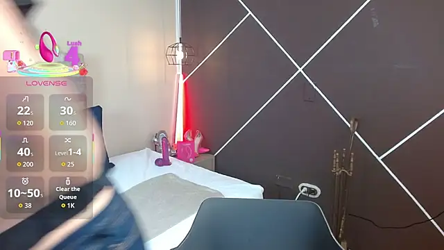 ScarletHott  online show from October 14, 2025, 11:55 am