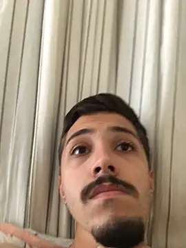 Snapshot of henriquexz244 chatting on February 19, 2026, 2:02 pm henriquexz244 online show from February 19, 2026, 2:02 pm