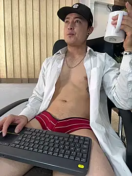 Snapshot of Alexander_ferre chatting on July 1, 2026, 12:40 pm Alexander ferre online show from July 1, 2026, 12:40 pm