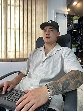 Snapshot of Alexander_ferre chatting on July 4, 2026, 1:39 pm Alexander ferre online show from July 4, 2026, 1:39 pm
