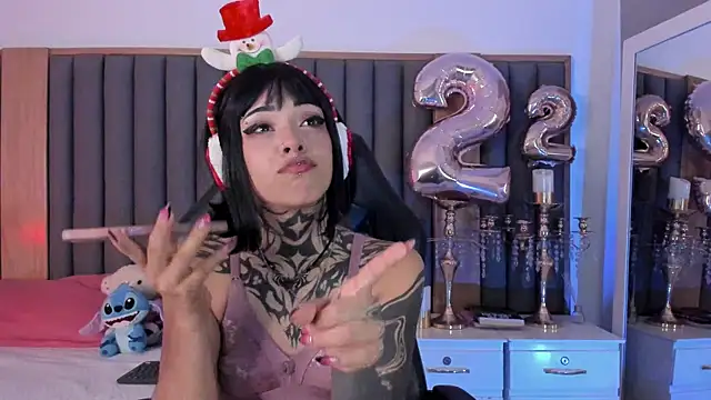 misstomie  online show from December 4, 2025, 4:38 pm