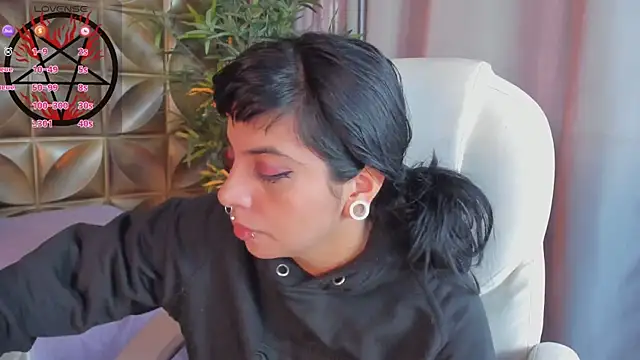 Snapshot of emily-santoss chatting on October 10, 2025, 1:32 pm emily-santoss online show from October 10, 2025, 1:32 pm