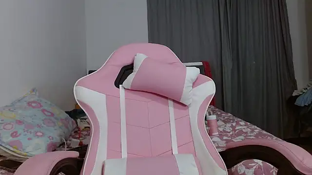 Snapshot of AntonellaCute_ab chatting on October 28, 2025, 12:36 am AntonellaCute ab online show from October 28, 2025, 12:36 am