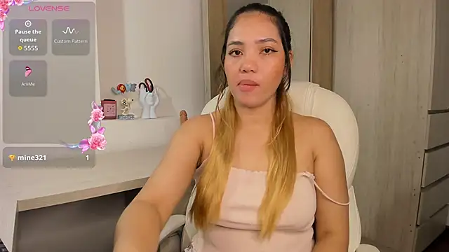 kata22sofia online show from December 3, 2025, 1:53 pm