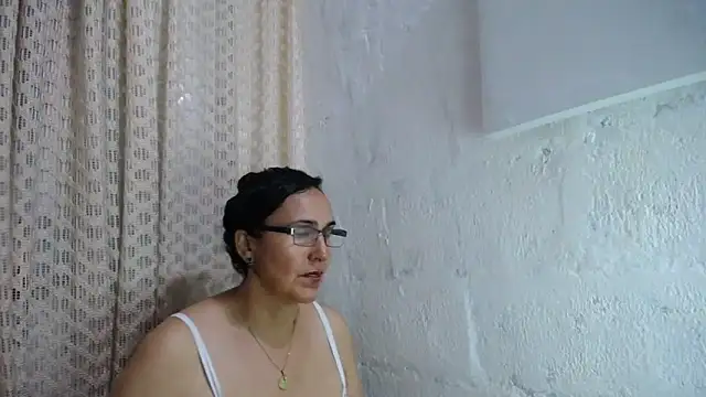 Snapshot of gabbyparker_ chatting on October 17, 2025, 9:50 pm gabbyparker online show from October 17, 2025, 9:50 pm