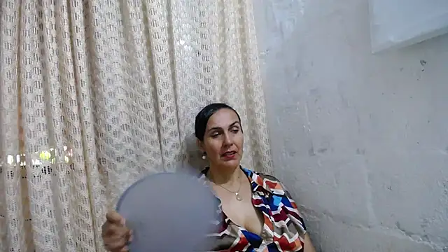 Snapshot of gabbyparker_ chatting on October 18, 2025, 10:32 pm gabbyparker online show from October 18, 2025, 10:32 pm