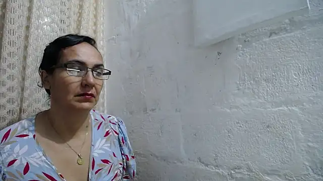 Snapshot of gabbyparker_ chatting on November 1, 2025, 10:06 am gabbyparker online show from November 1, 2025, 10:06 am