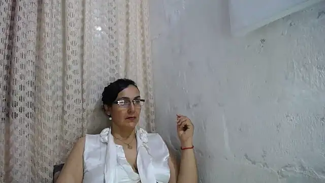 Snapshot of gabbyparker_ chatting on December 2, 2025, 10:38 pm gabbyparker online show from December 2, 2025, 10:38 pm