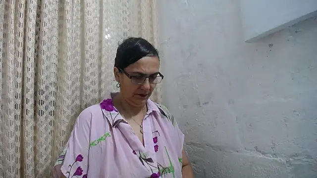 Snapshot of gabbyparker_ chatting on December 5, 2025, 9:29 am gabbyparker online show from December 5, 2025, 9:29 am